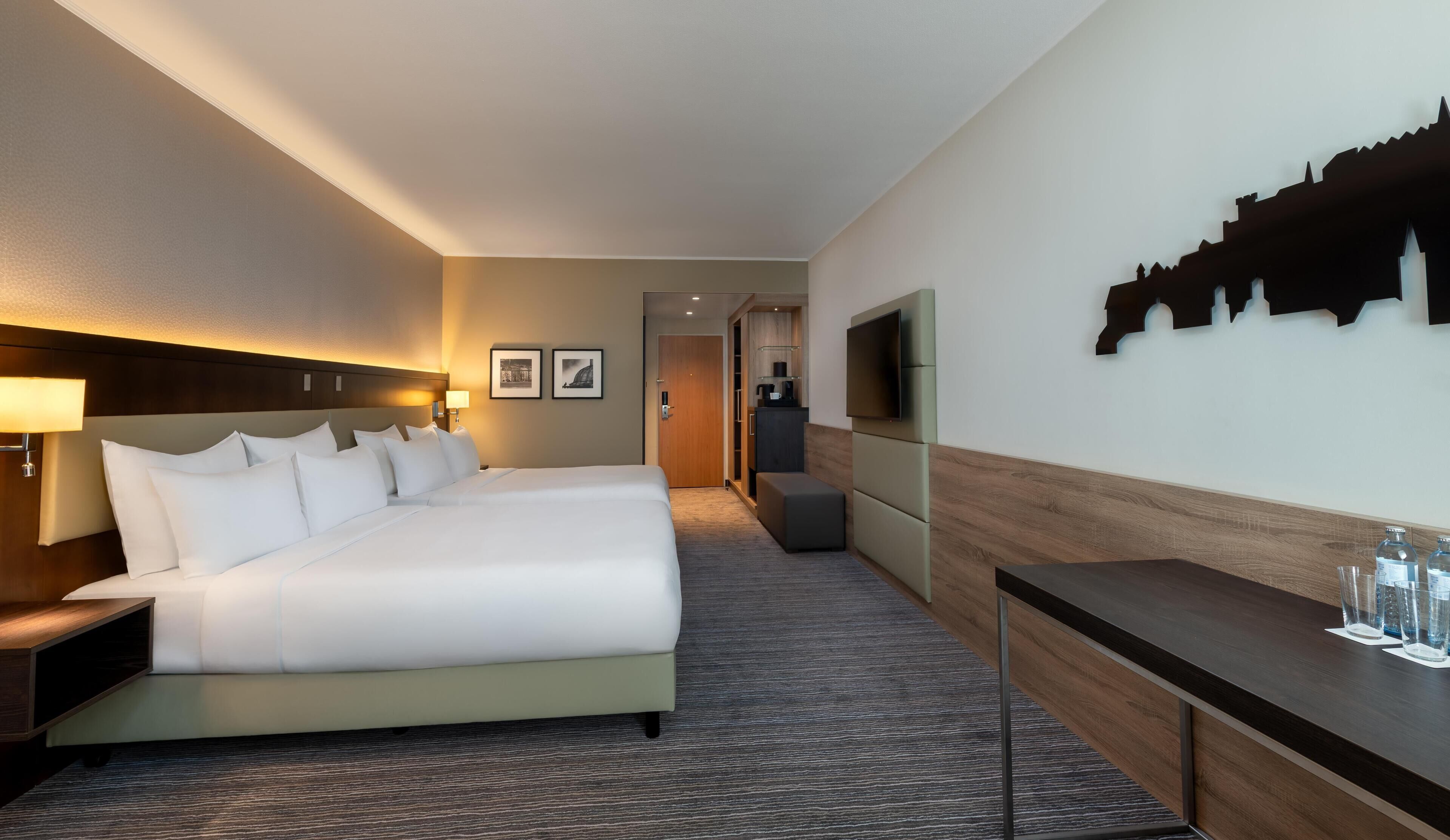 Family Room | Hypo-allergenic bedding available, in-room safe, desk, laptop workspace