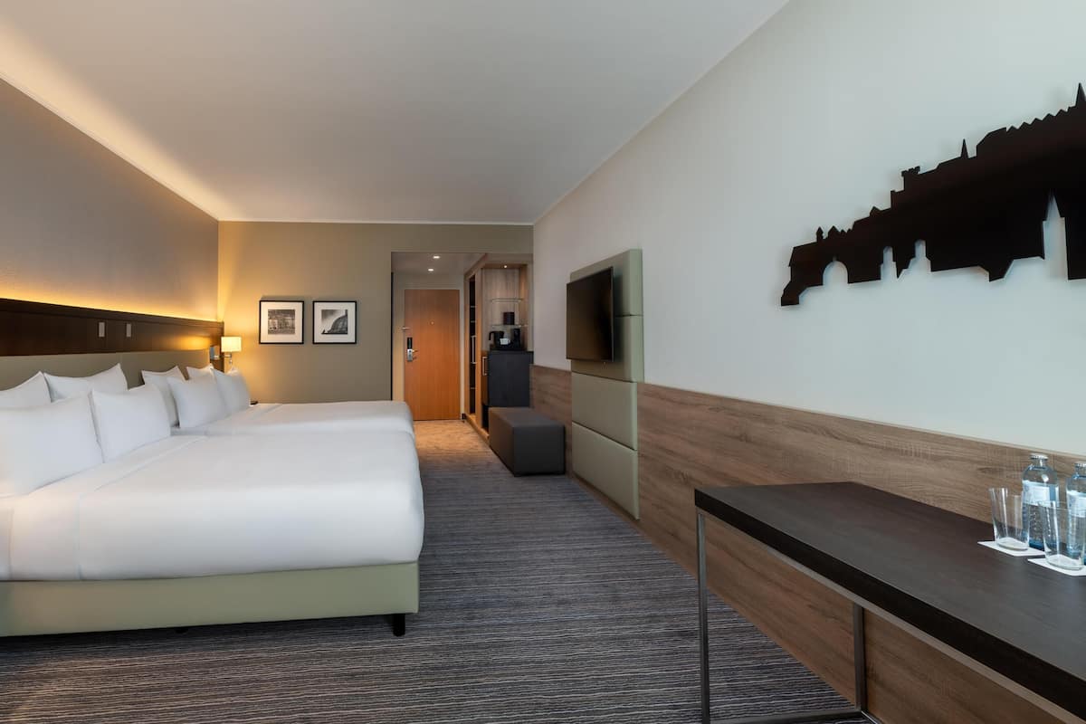 Family Room | Hypo-allergenic bedding, in-room safe, desk, laptop workspace