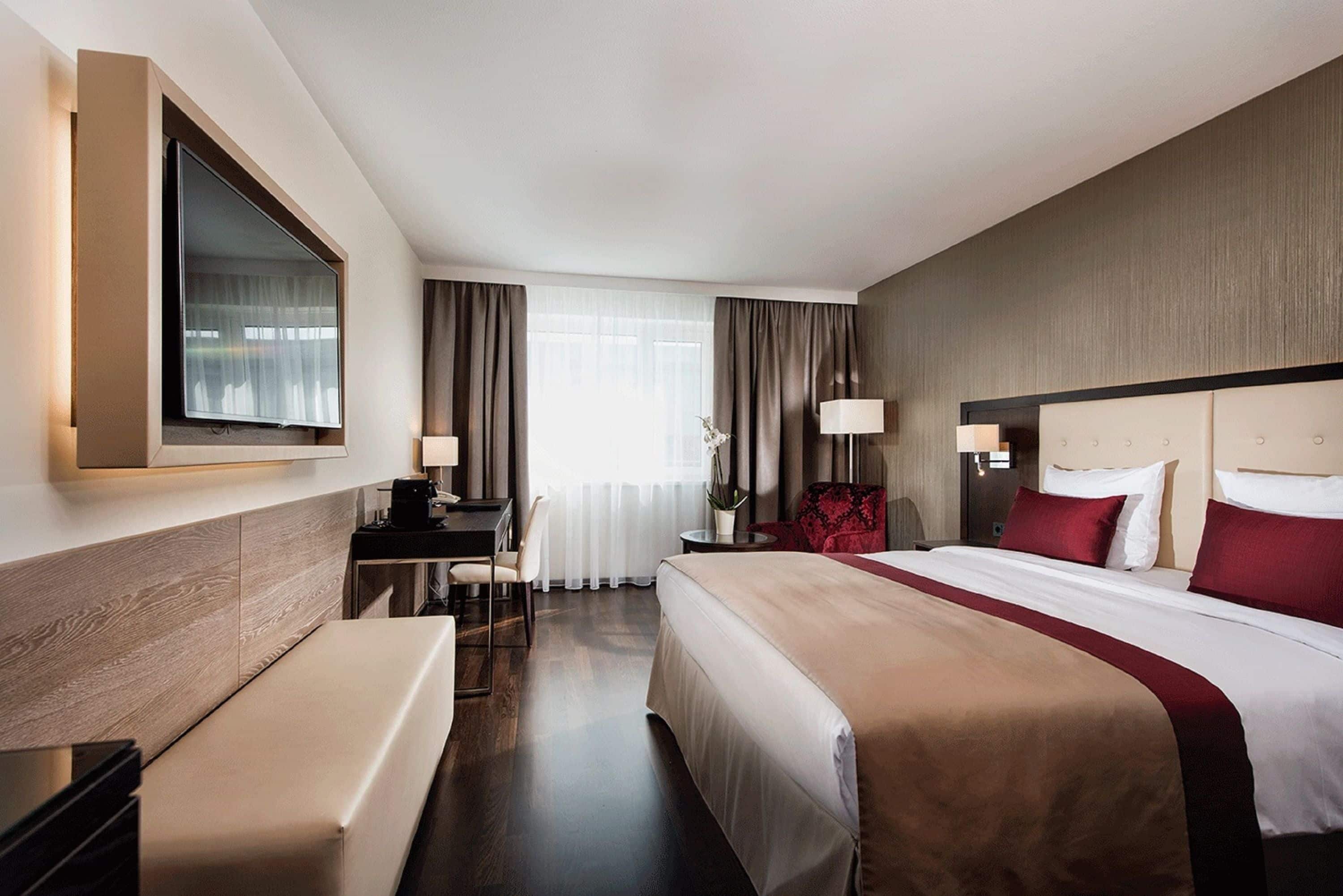 Suite, City View | Hypo-allergenic bedding, in-room safe, individually decorated
