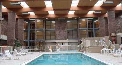 Clarion Hotel & Conference Center Lansing West
