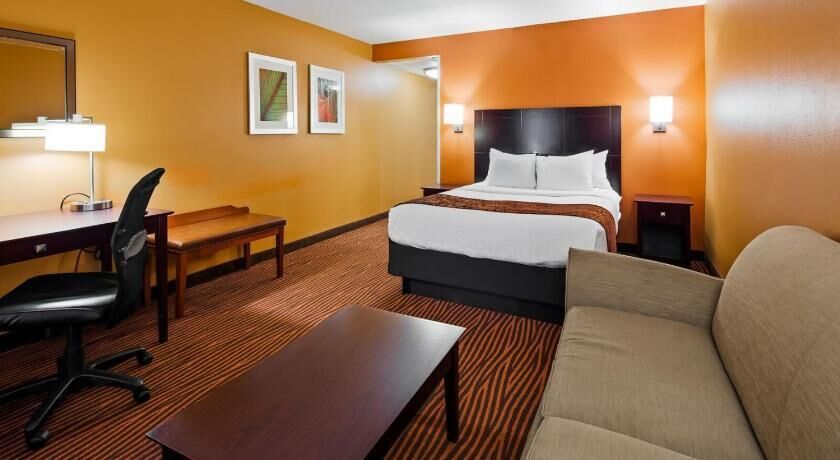 Premium bedding, pillow-top beds, in-room safe, desk