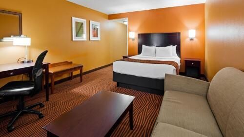 Premium bedding, pillow-top beds, in-room safe, desk