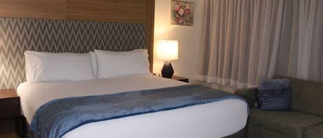 Schreibtisch, Bügeleisen/Bügelbrett, kostenlose Babybetten