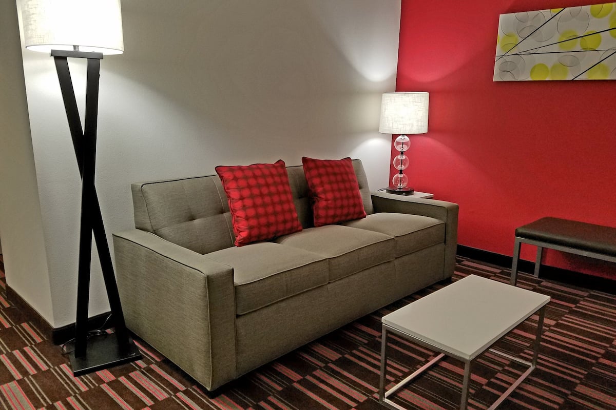Premium bedding, pillow-top beds, in-room safe, desk