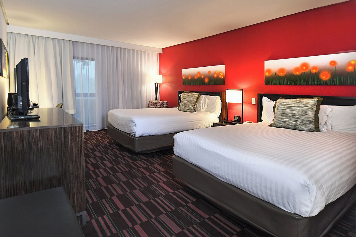 Premium bedding, pillowtop beds, in-room safe, desk