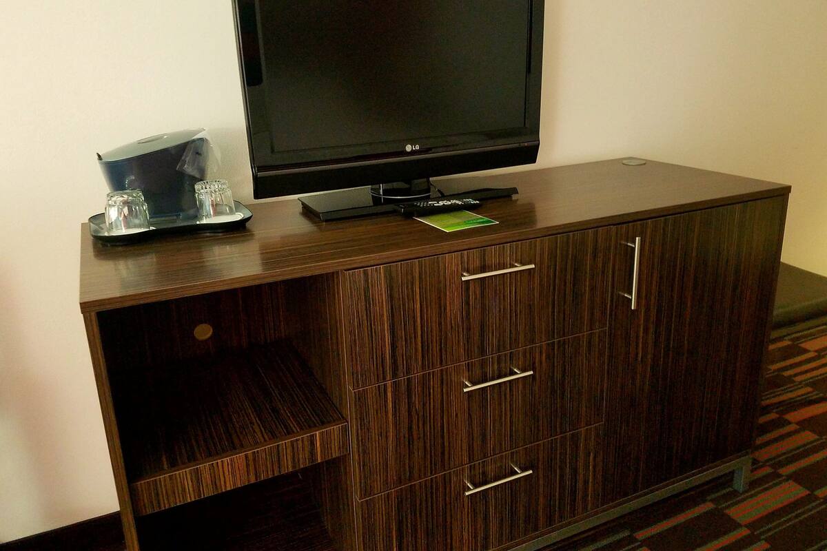 Premium bedding, pillowtop beds, in-room safe, desk
