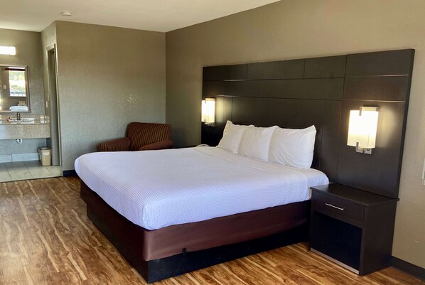 Iron/ironing board, free WiFi, bed sheets