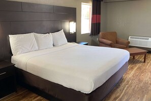 Room, 1 King Bed, Refrigerator & Microwave