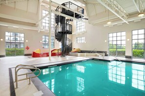 Piscine couverte, piscine extérieure (ouverte en saison)