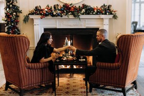 2 restaurants; lunch and dinner served - Algonquin Resort St Andrews by-the-Sea Autograph Collection (St. Andrews)
