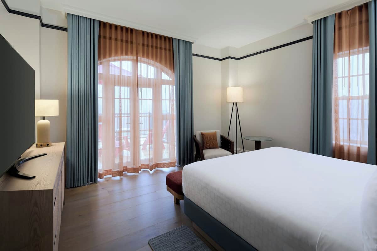 Room, 1 Queen Bed, Non Smoking, Garden View (Patio)
