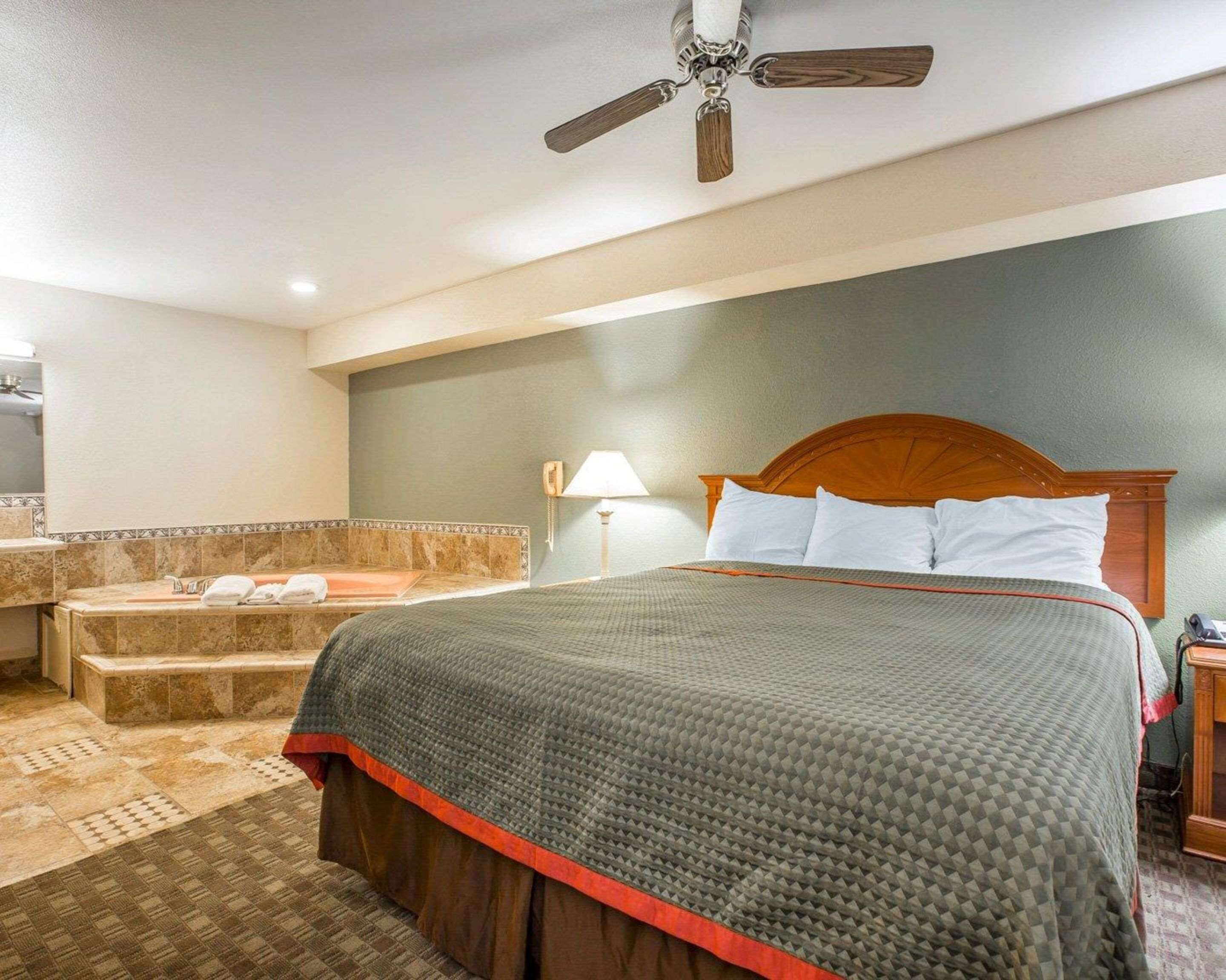 Decoración personalizada, muebles diferentes y escritorio 