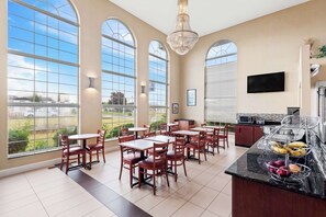Buffet déjeuner gratuit tous les jours