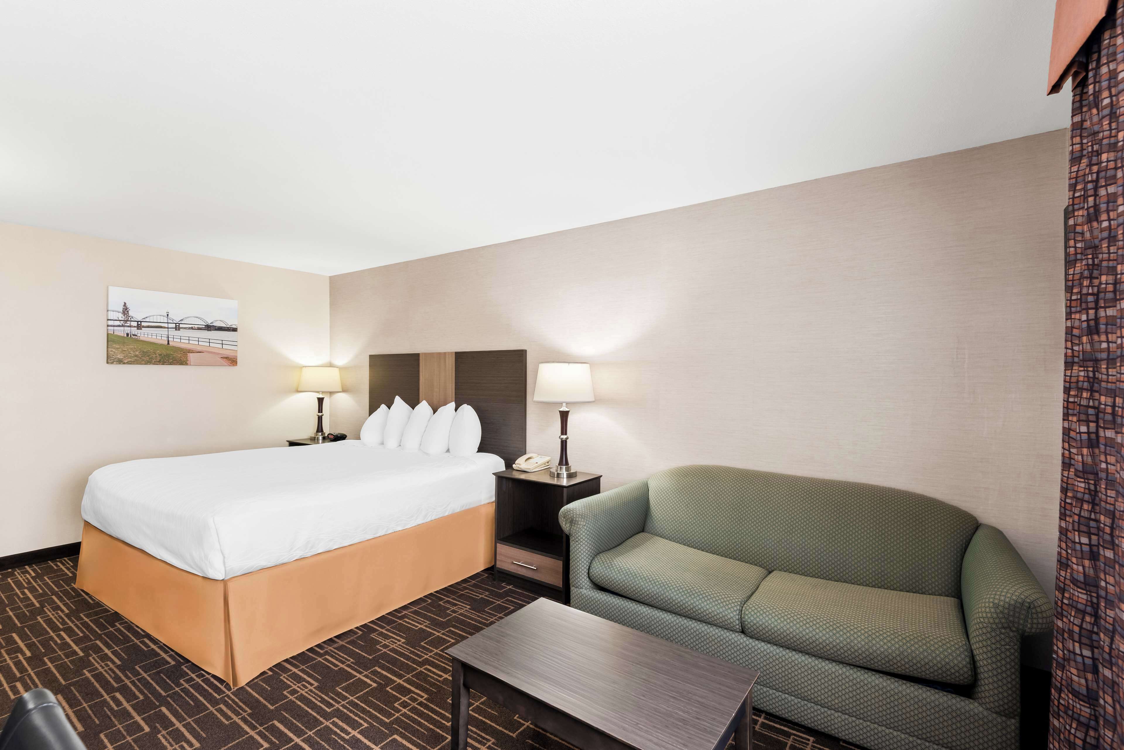 deluxe room, 1 king bed, non smoking, refrigerator & microwave (with sofabed) | premium bedding, iron/ironing board, free wifi, bed sheets