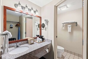 Een bad, gratis toiletartikelen, een haardroger, handdoeken