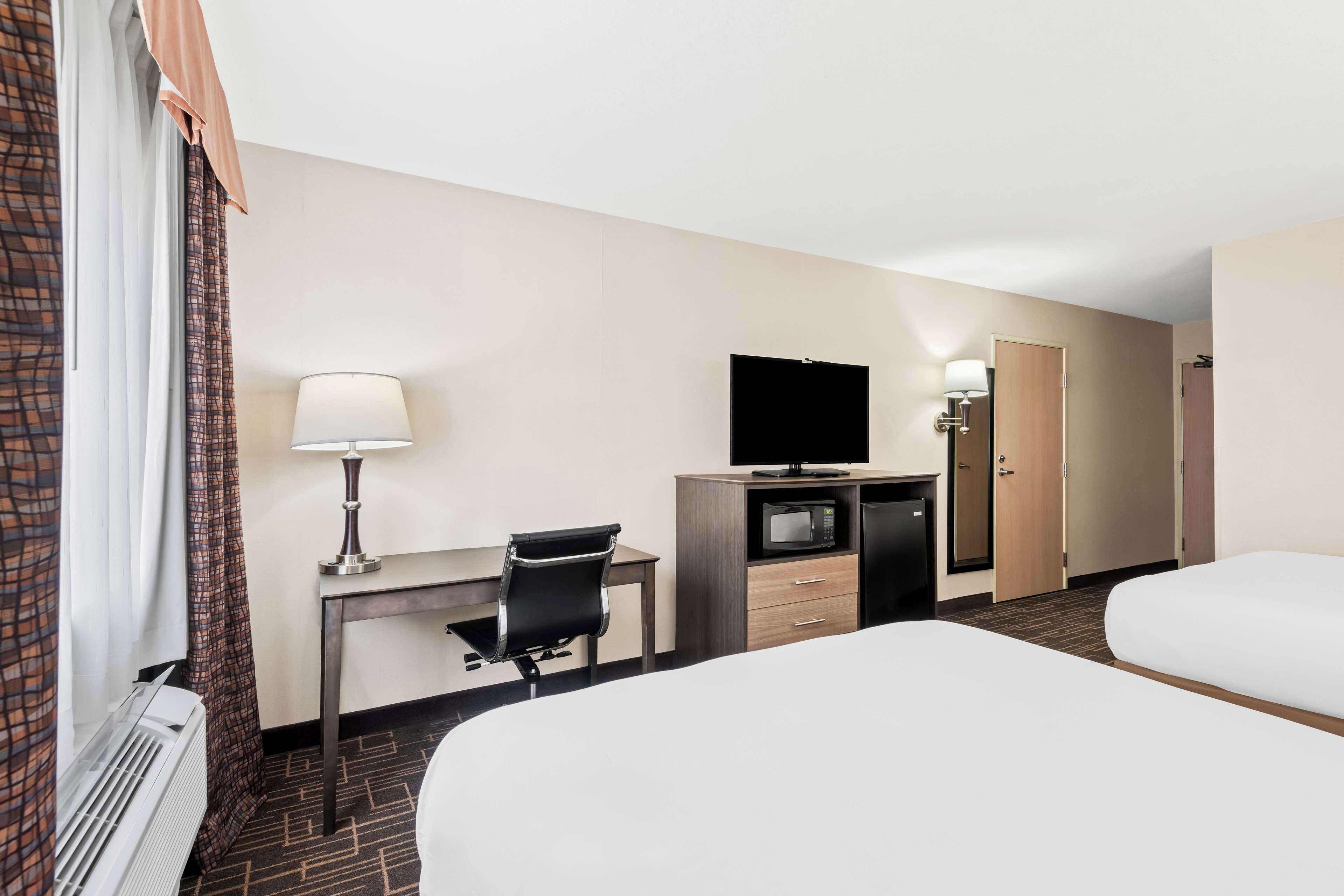 standard room, 2 queen beds, accessible, bathtub | premium bedding, iron/ironing board, free wifi, bed sheets