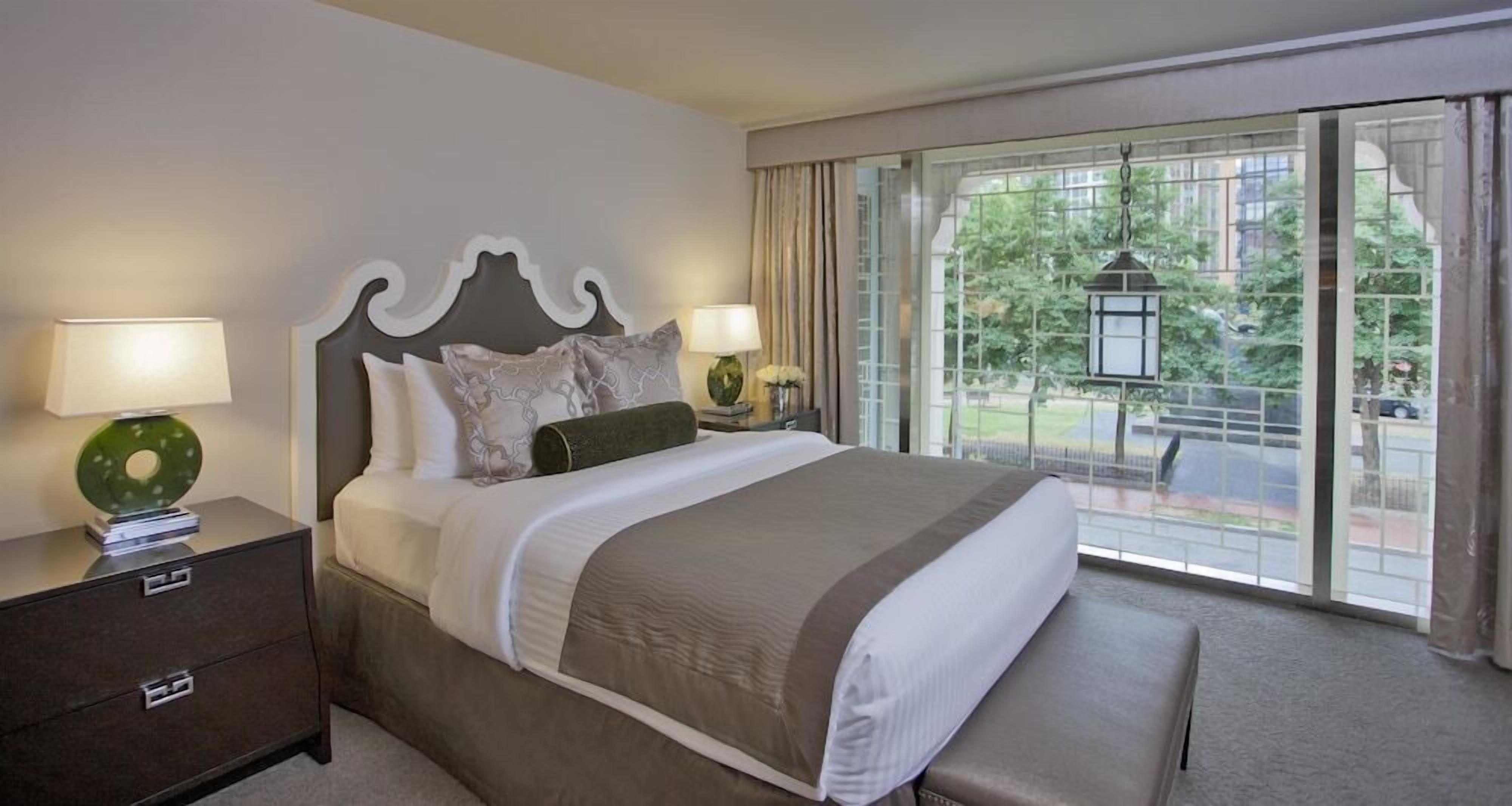 Luxe beddengoed, een kluis op de kamer, een bureau, gratis wifi