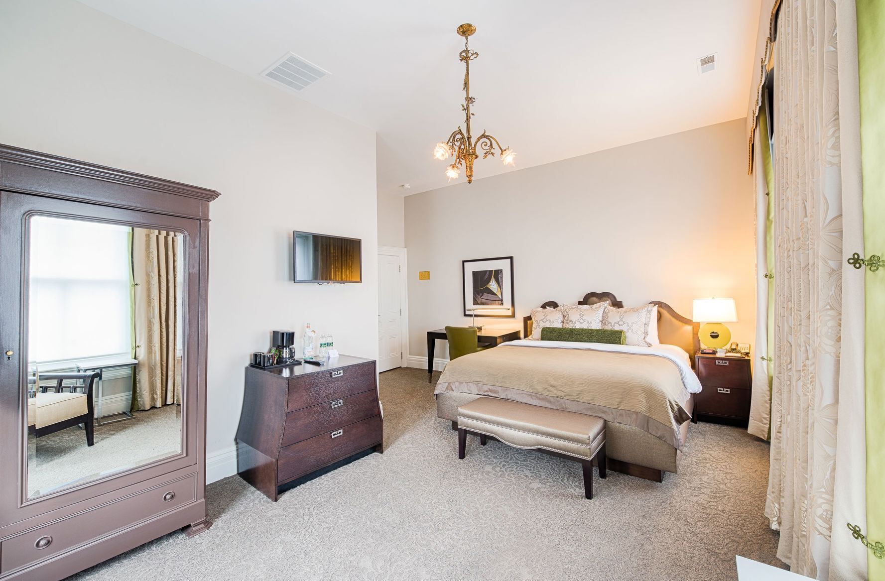 Luxe beddengoed, een kluis op de kamer, een bureau, gratis wifi