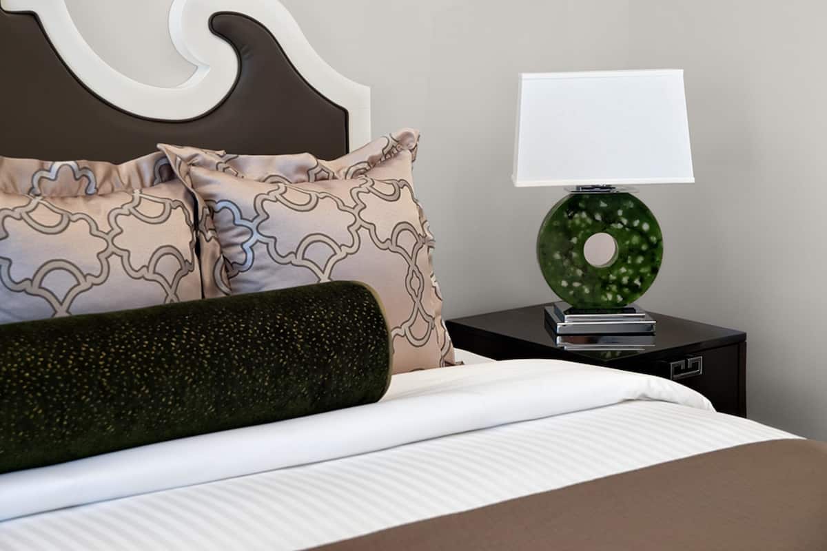 Ropa de cama de alta calidad, caja fuerte, escritorio y wifi gratis