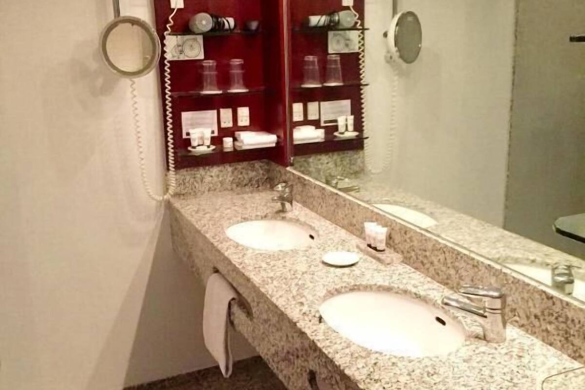 classic room, sea view | bathroom | separate bathtub and shower, hair dryer, bathrobes, slippers