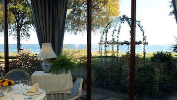 Breakfast, lunch, dinner served; ocean views