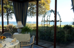 Déjeuner, dîner et souper servis sur place, vue sur la mer