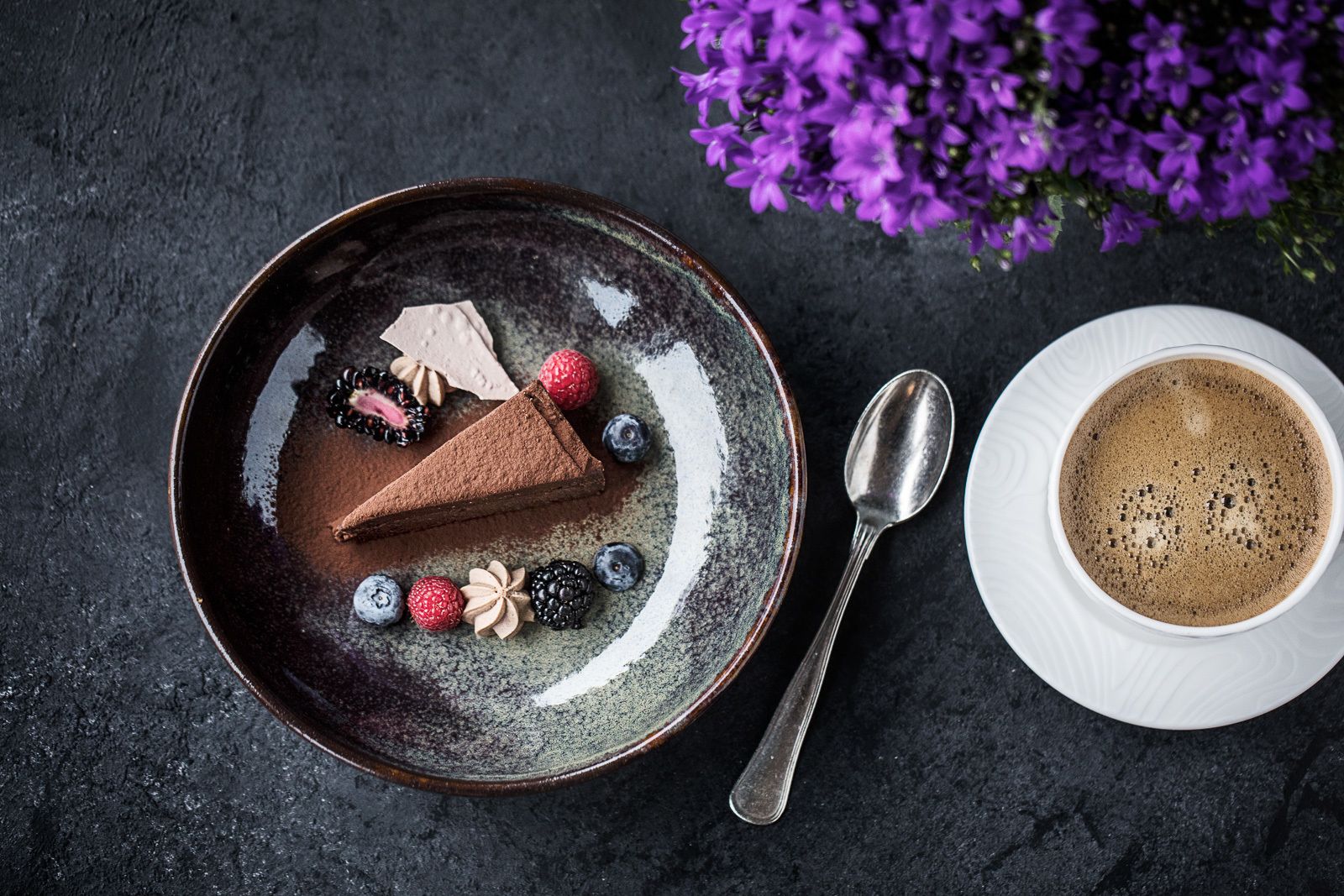 Der serveres morgenmad, frokost og aftensmad med havudsigt 
