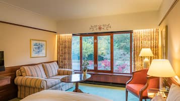 Classic Room, Park View | Hypo-allergenic bedding, minibar, in-room safe, desk