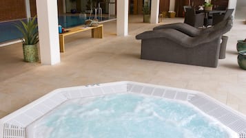 Indoor pool, sun loungers