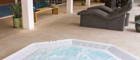 Indoor pool, pool loungers