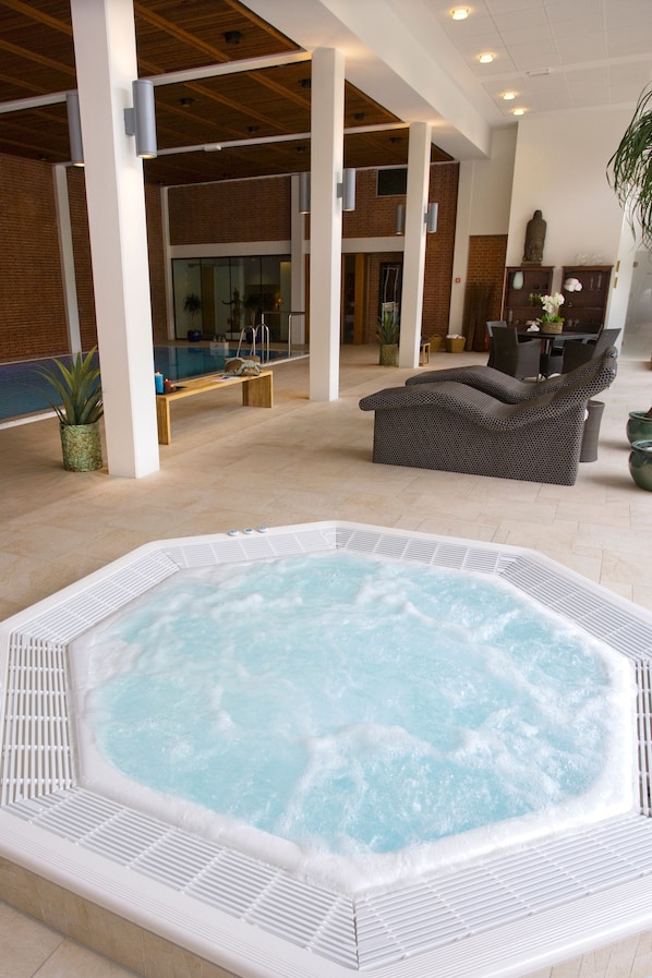 Indoor pool, pool loungers