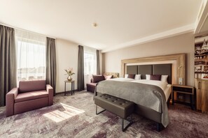 Junior Suite, Patio | Hypo-allergenic bedding, minibar, in-room safe, desk - CityClass Hotel am Dom (Cologne)