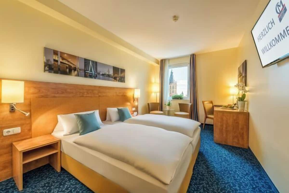 Hypoallergeen beddengoed, een minibar, een kluis op de kamer, een bureau