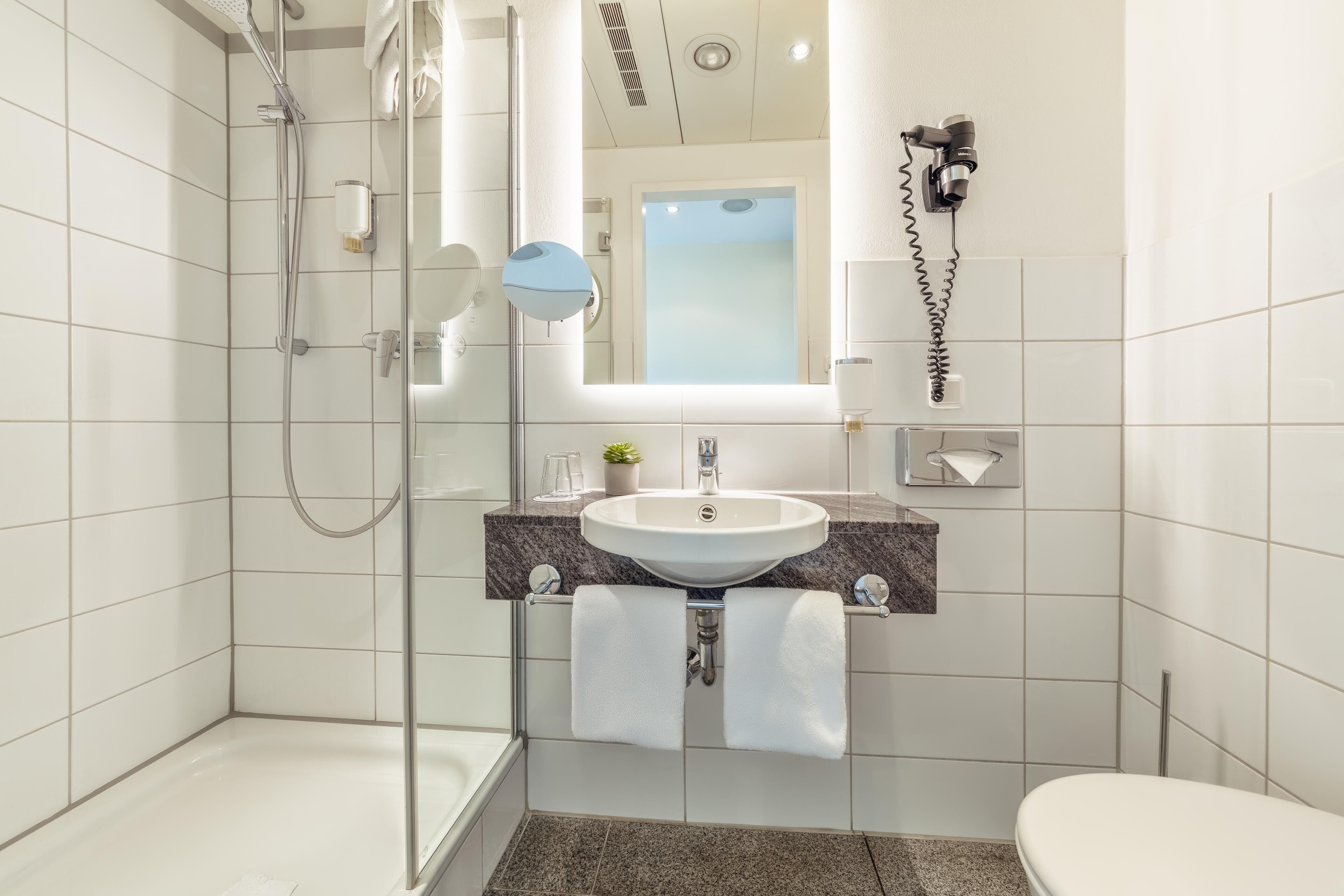 shower, free toiletries, hair dryer, towels