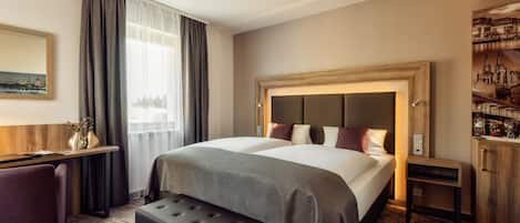 Superior Double Room (Cathedral View) | Hypo-allergenic bedding, minibar, in-room safe, desk