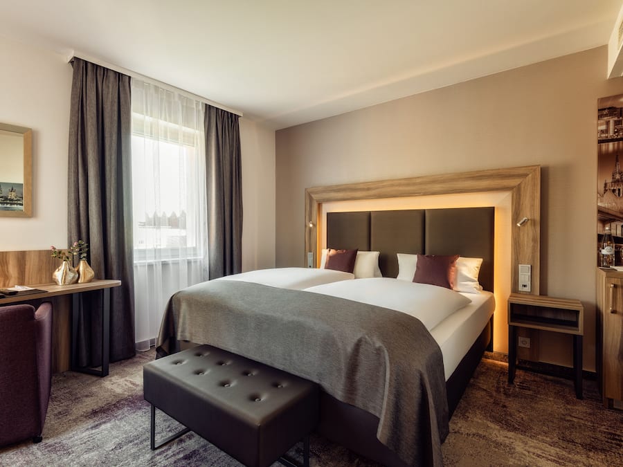 Superior Double Room (Cathedral View) | Hypo-allergenic bedding, minibar, in-room safe, desk