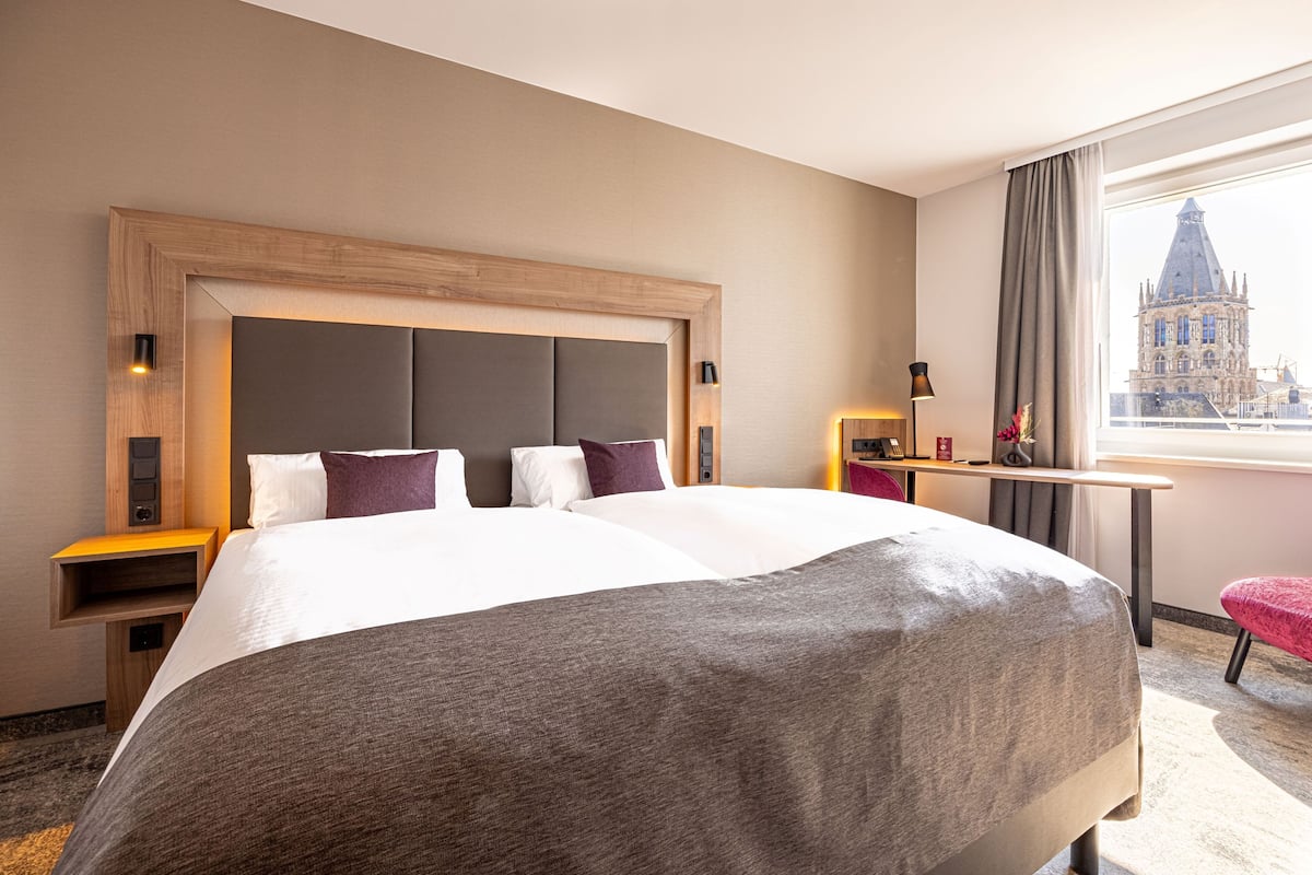 Chambre Confort double | Literie hypoallergénique, minibar, coffre-fort, bureau
