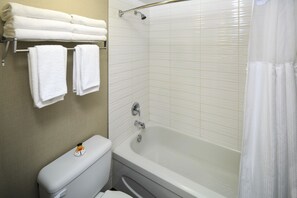 Combined shower/bathtub, eco-friendly toiletries, hair dryer, towels