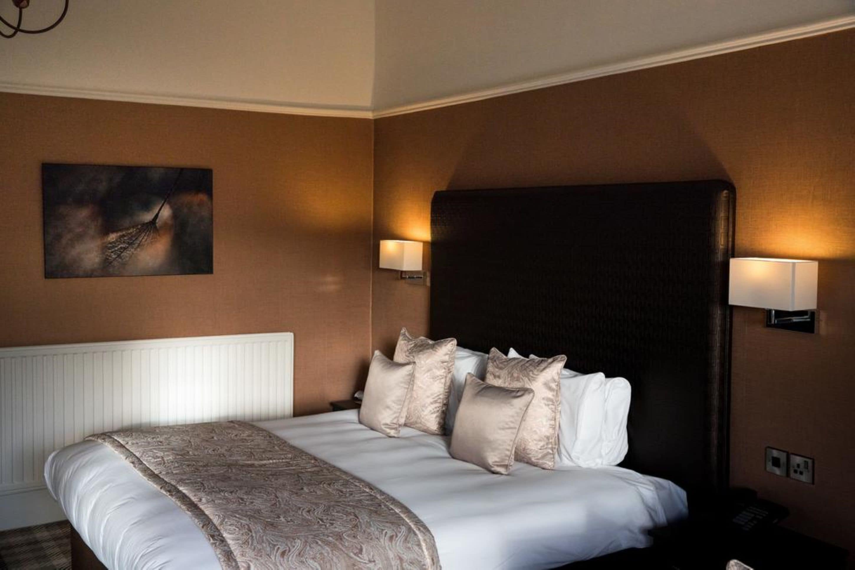 junior suite | laptop workspace, iron/ironing board, free wifi, bed sheets