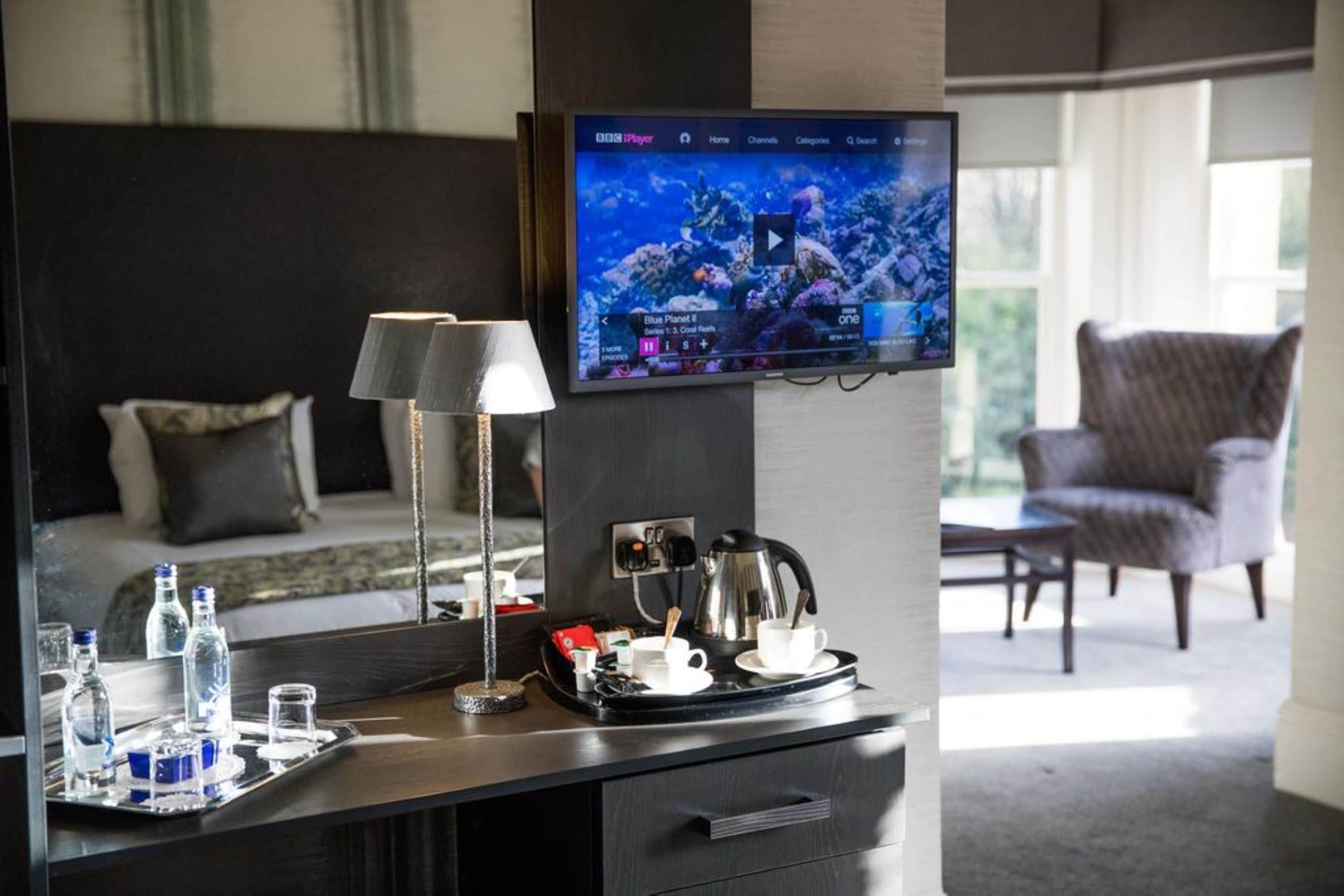 keswick suite (mountain view) | laptop workspace, iron/ironing board, free wifi, bed sheets