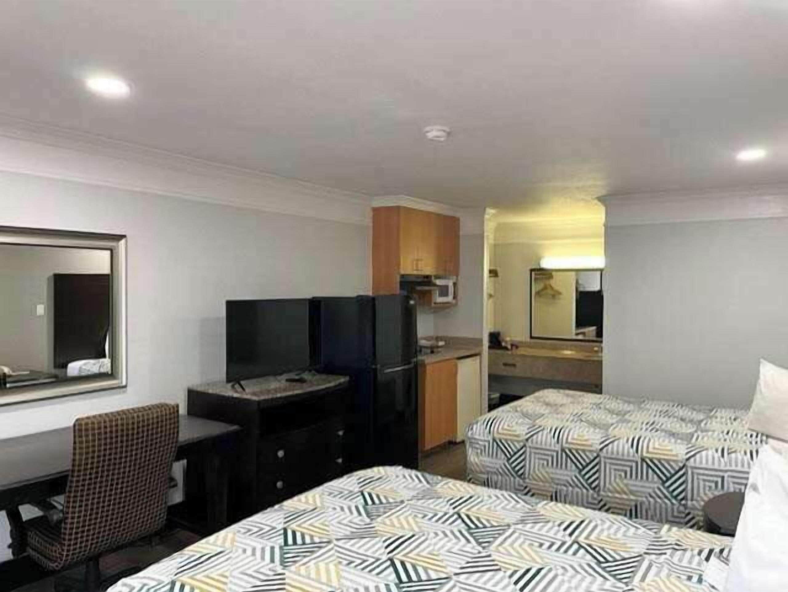 Työpöytä, kannettavalle tietokoneelle sopiva työtila