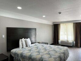 Desk, laptop workspace, iron/ironing board, free WiFi