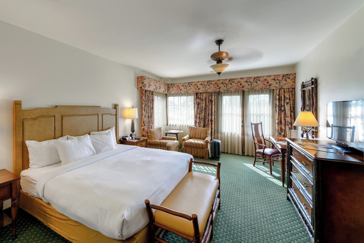 2 bedrooms, pillow-top beds, individually furnished, laptop workspace