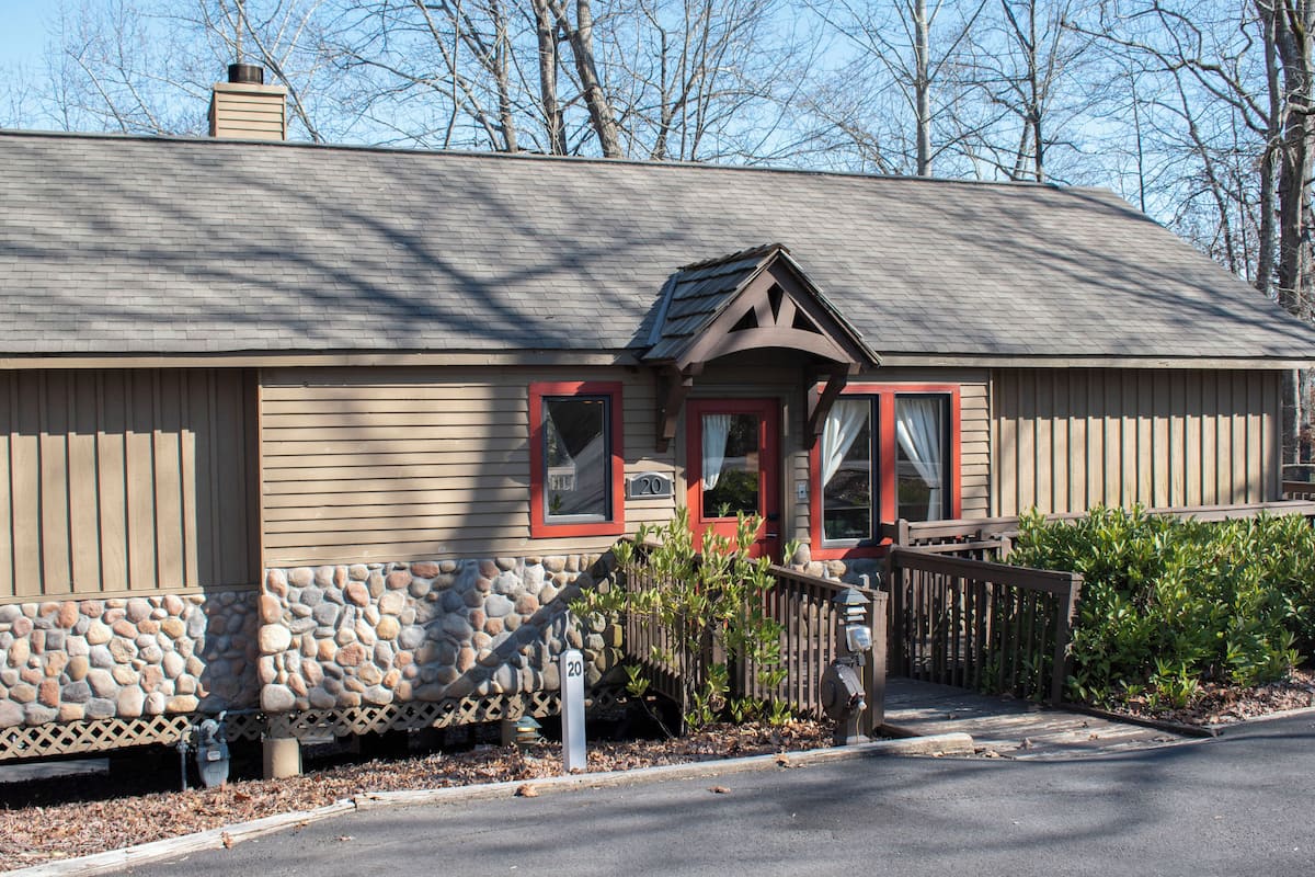 2 bedrooms, pillow-top beds, individually furnished, laptop workspace