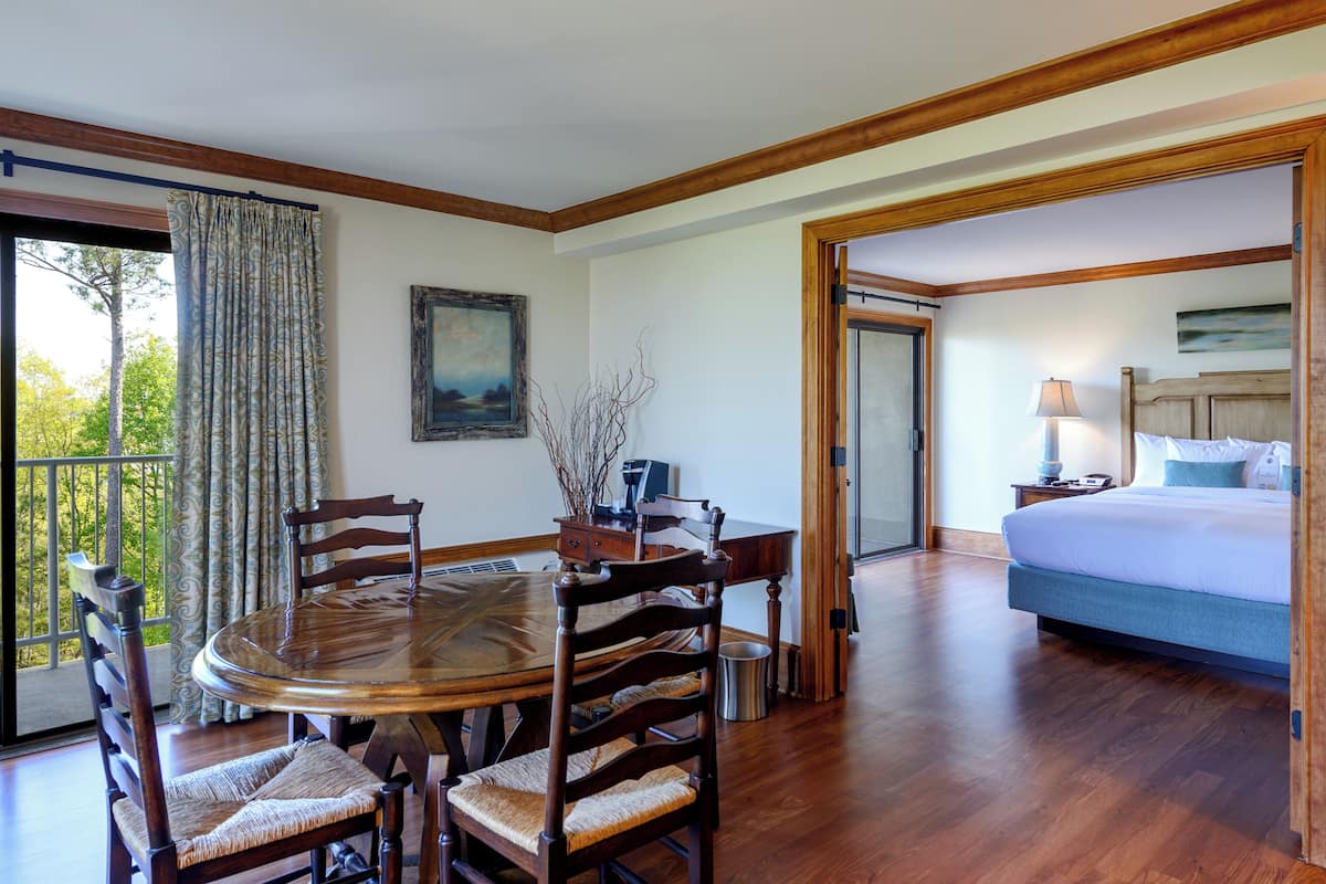 2 bedrooms, pillow-top beds, individually furnished, laptop workspace