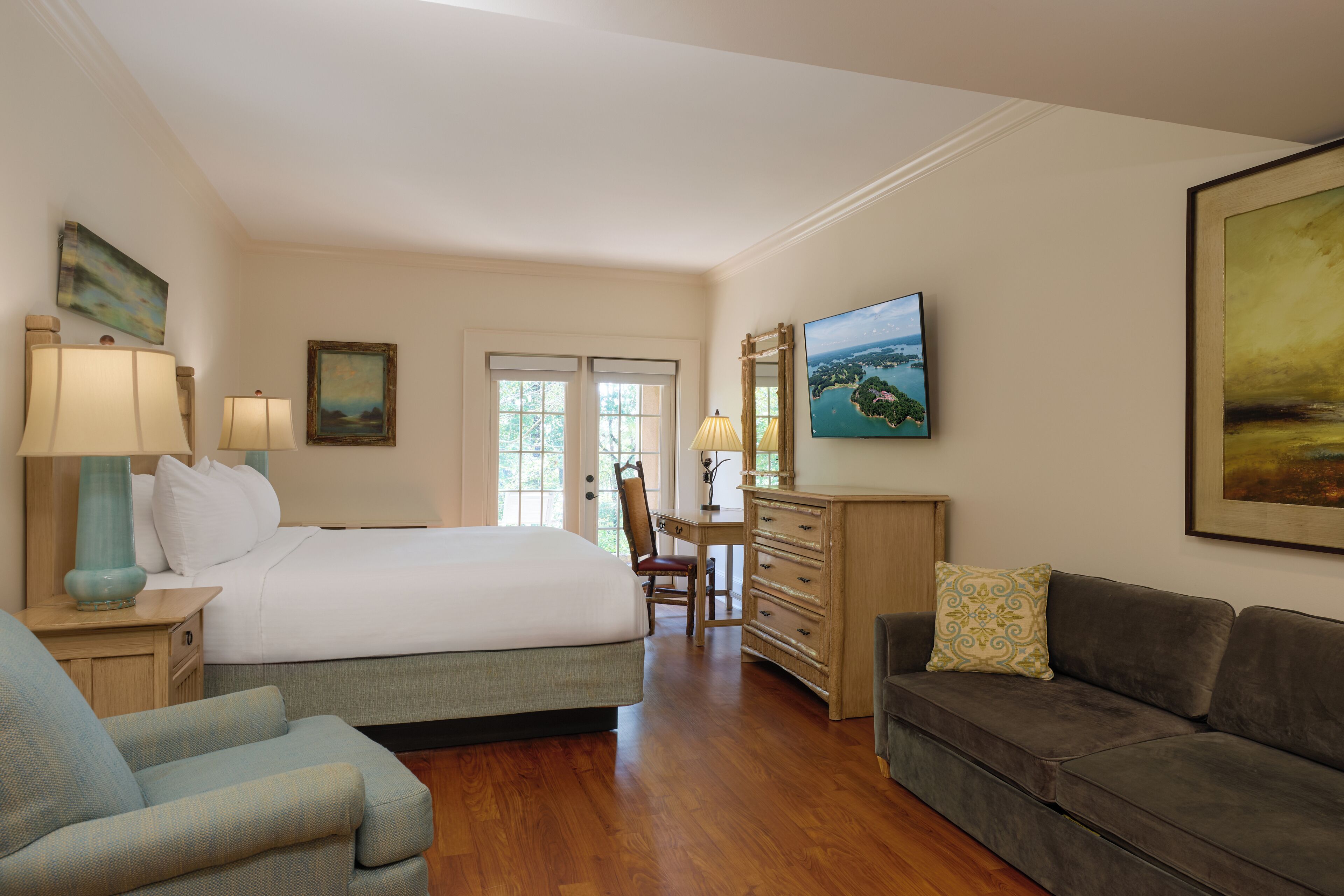 Junior Suite | Pillowtop beds, individually furnished, laptop workspace