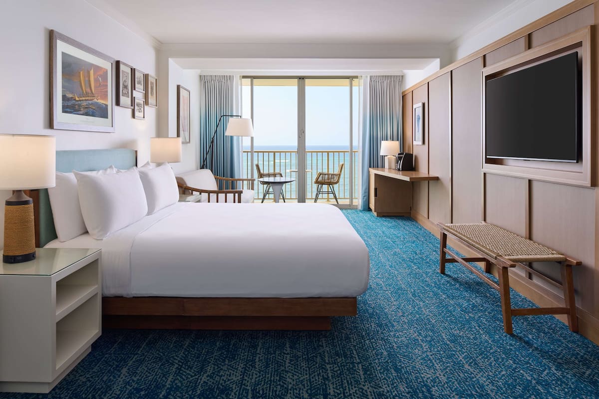 Premium bedding, in-room safe, desk, blackout drapes