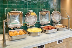 Daily full breakfast for a fee