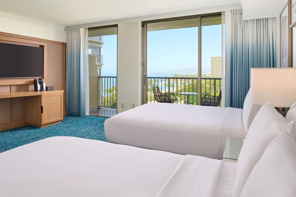 Premium bedding, in-room safe, desk, blackout drapes