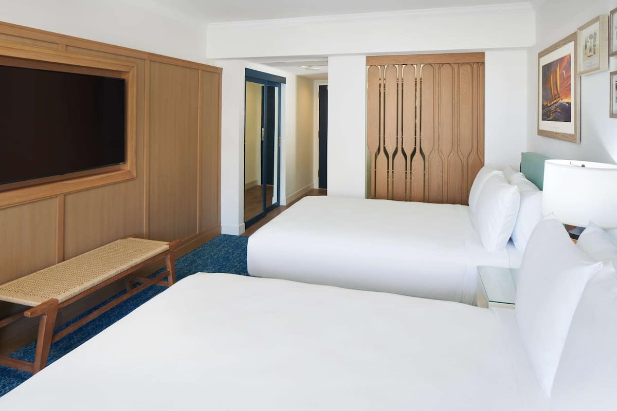 Premium bedding, in-room safe, desk, blackout drapes